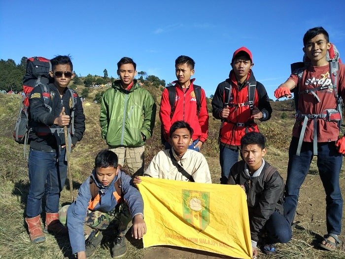 anak-panti-naik-gunung